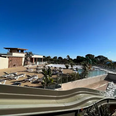 Avec Vue Panoramique Sur La Mer Mediterranee