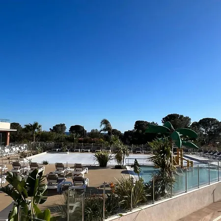 Avec Vue Panoramique Sur La Mer Mediterranee Holiday park Saint-Raphael (Var)